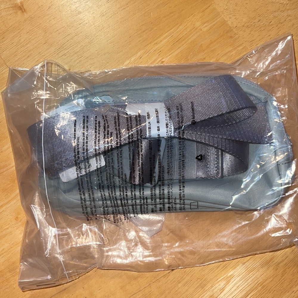 Lululemon Everywhere Belt bag - Picture 7 of 7